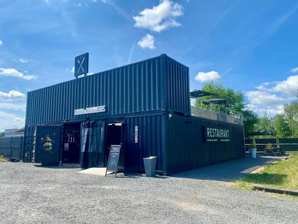 Le restaurant Caviar et Coquillettes installé dans des containers maritimes